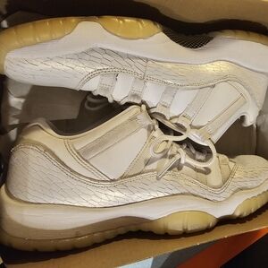 Size 7y- 168.Jordan 11 heiress pure platinum
